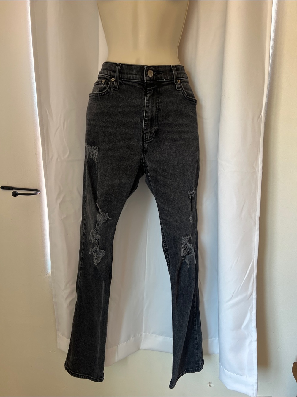 Hollister Women’s  Black Distressed Jeans